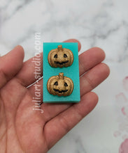 Load image into Gallery viewer, 3D Halloween Pumpkin Silicone Mold