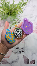 Load image into Gallery viewer, 2.75 inch HOLO Skull Spider Potion Keychain Silicone Mold for Resin