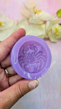 Load image into Gallery viewer, 1.9 inch Crab Worry Stone Silicone Mold