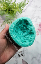 Load image into Gallery viewer, 3.4 inch Crystal Cluster (#CC3) Silicone Mold for Resin