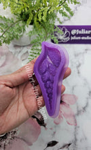 Load image into Gallery viewer, 4 inch Druzy Seashell Silicone Mold for Resin casting