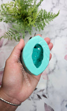 Load image into Gallery viewer, 2.5 inch Crystal Snail (Style 2) Silicone Mold for Resin