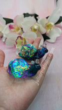 Load image into Gallery viewer, ONE Large Resin Snail with Irredescent Shell (in Saphire Blue/Green/Purple)