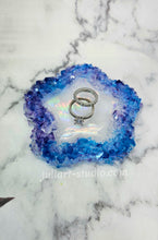 Load image into Gallery viewer, 4.5 inch HOLO Crystal Edge Flower Dish Silicone Mold for Resin casting