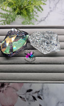Load image into Gallery viewer, 2.6 inch (Large) Faceted Crystal Silicone Mold for Resin