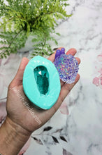 Load image into Gallery viewer, 2.3 inch Crystal Snail (Style 1) Silicone Mold for Resin