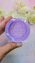 Load image into Gallery viewer, 1.9 inch Crab Worry Stone Silicone Mold