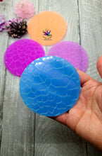 Load image into Gallery viewer, 3.5 inch Crackle Texture Insert Silicone Mold for Resin