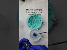 Load and play video in Gallery viewer, 4 inch Crystal Dahlia Cluster  Silicone Mold for Resin