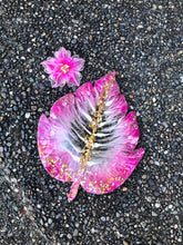 Load image into Gallery viewer, 3 inch Small Flower Silicone Mold for Resin casting