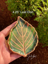 Load image into Gallery viewer, 4.25 inch Leaf Dish Silicone Mold for Resin casting