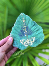 Load image into Gallery viewer, 5 inch Cordate Leaf Silicone Mold for Resin Coasters