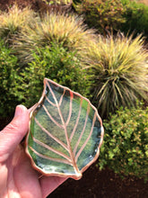 Load image into Gallery viewer, 4.25 inch Leaf Dish Silicone Mold for Resin casting