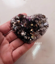 Load image into Gallery viewer, 3 inch Crystal Heart Silicone Mold for Resin