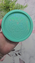 Load and play video in Gallery viewer, 4 inch Round HOLO Spider Skull Silicone Mold for Resin
