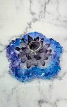 Load image into Gallery viewer, 4.5 inch HOLO Crystal Edge Flower Dish Silicone Mold for Resin casting
