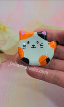 Load image into Gallery viewer, 1.8 inch Cat Worry Stone Silicone Mold
