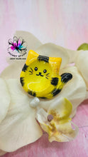 Load image into Gallery viewer, 1.8 inch Cat Worry Stone Silicone Mold
