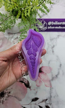 Load image into Gallery viewer, 4 inch Druzy Seashell Silicone Mold for Resin casting
