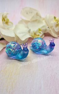 ONE Large Resin Snail with Irredescent Shell (in Blue/Purple)