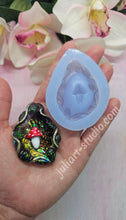 Load image into Gallery viewer, 2.25 inch Mushroom Vine Worry Stone Silicone Mold
