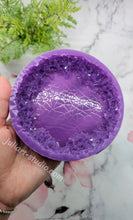 Load image into Gallery viewer, 4.5 inch Round Crackled Crystal Edge Silicone Mold for Resin casting
