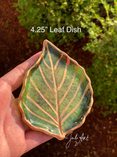 Load image into Gallery viewer, 4.25 inch Leaf Dish Silicone Mold for Resin casting
