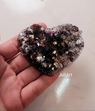 Load image into Gallery viewer, 3 inch Crystal Heart Silicone Mold for Resin
